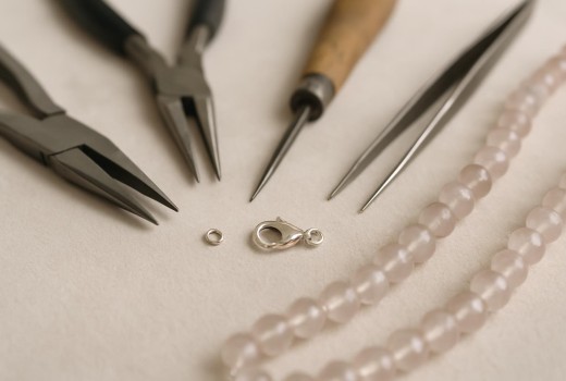 כיצד לתקן סוגר necklace שבור בפחות מחמש דקות