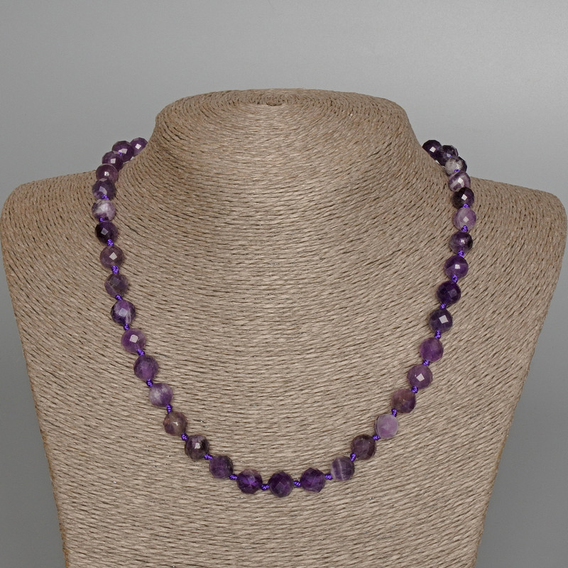 שרשרת אמטיסט טבעי – חרוז מחורץ בקוטר 8 מ״מ, אורך 49 ס״מ