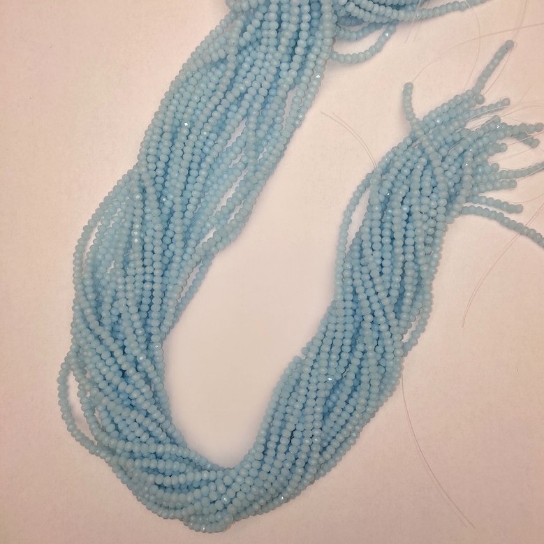 חרוזי קריסטל צ'כי כחולים מחוספים בצורת רונדל, קוטר 3×2.5 מ״מ, אורך 38 מ״מ בערך על חוט