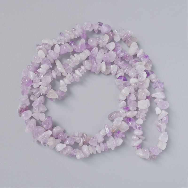 גרגרי אמטיסט לוונדר טבעיים, אבן גרגרית דקה, קוטר 8×4 מ״מ+- אורך כ-80 ס״מ+- על חוט