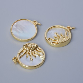 תליון «השמש» מהפנינה, צבע המתכת זהוב, קוטר 20×17,5 מ״מ