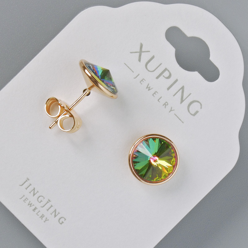 עגילי סטוד Xuping עם קריסטלי Swarovski בצבע ירוק ורוד המשתנה, קוטר 10 מ״מ, מצופים בזהב 18K