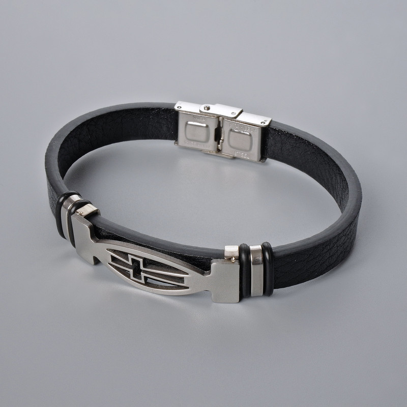 צמיד לגבר עם תוספות מתכת, אורך 21 ס"מ, עובי 10 מ"מ +-, עובי התוספות 12 מ"מ +-, עור אקולוגי שחור