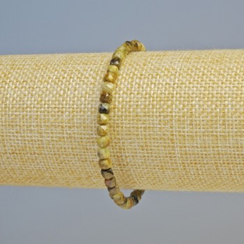 צמיד גרוסולר (גרנט ירוק) מאבן טבעית, בצורת קוביית חיתוך בקוטר 5 מ״מ ±, בסטרץ, אורך 18 ס״מ+