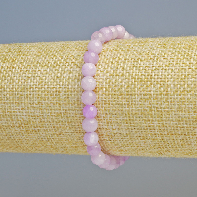 צמיד קוונציט מלאכותי – חרוז חלק, קוטר כ-6 מ״מ, גמיש, אורך 18 ס״מ+