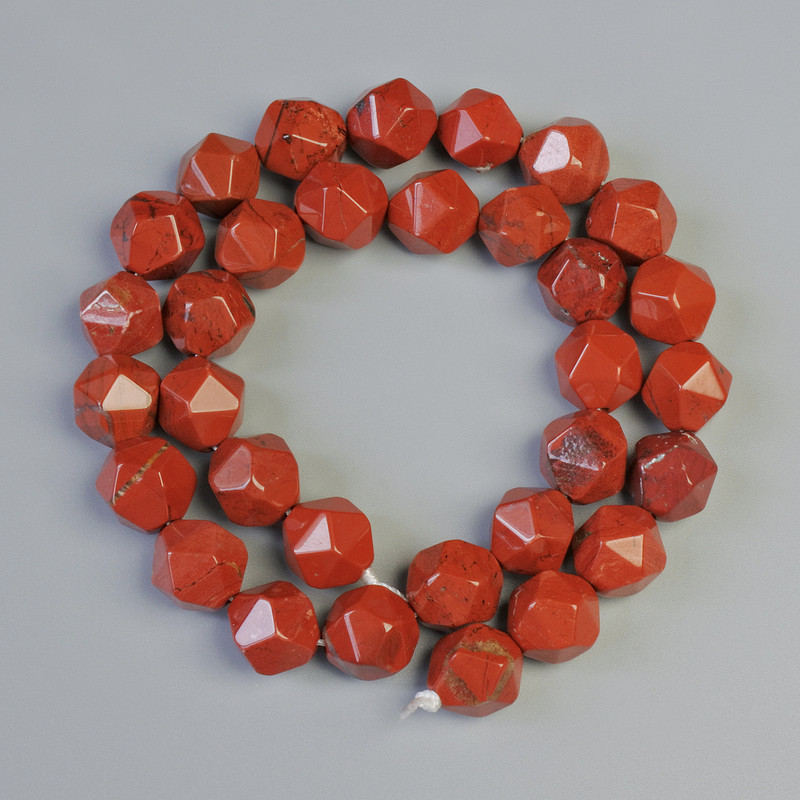 חרוזים מאבן הג'ספר האדומה, אבן טבעית מרובת פנים, קוטר 10×12 מ״מ ±, אורך 37 ס״מ ± על חוט