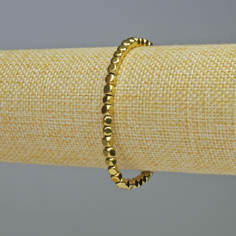 צמיד המטיט בקוביות בצבע זהב, קוטר 4×4 מ״מ±, אורך 18 ס״מ± אלסטי