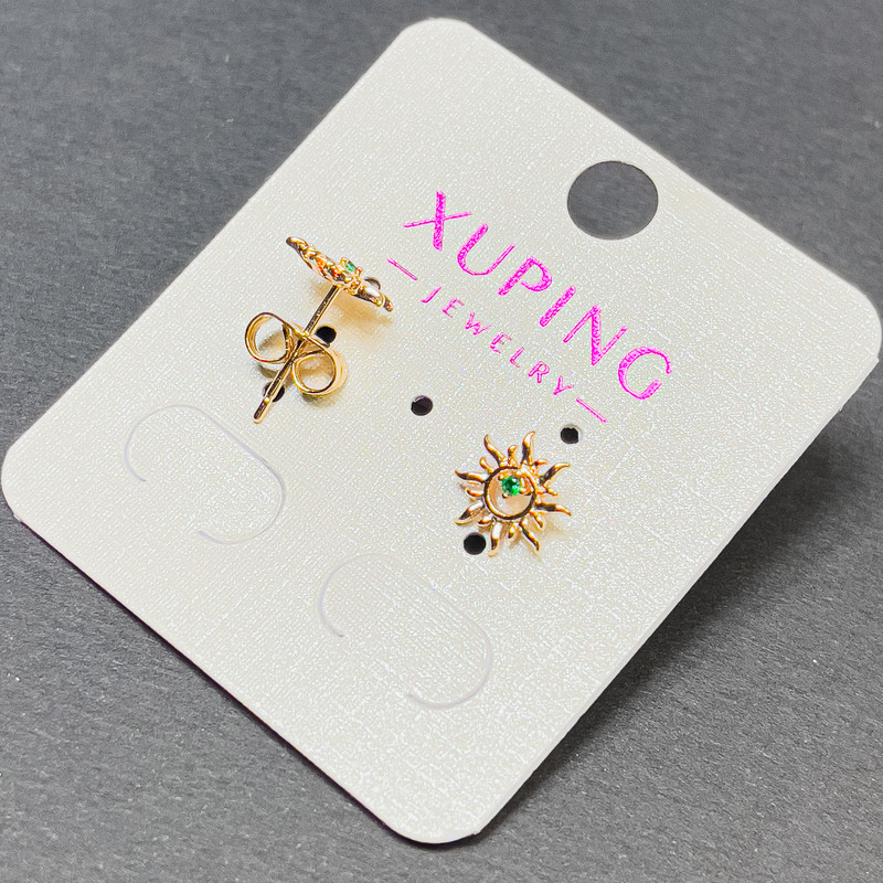 עגילי חוד Xuping עם קריסטל ירוק בקוטר כ-9 מ״מ, ציפוי זהב 18K