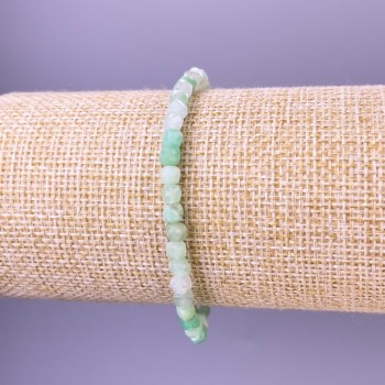 צמיד אזמרגד מחורץ בקובייה, קוטר 4×4 מ״מ, אורך 18 ס״מ, אלסטי