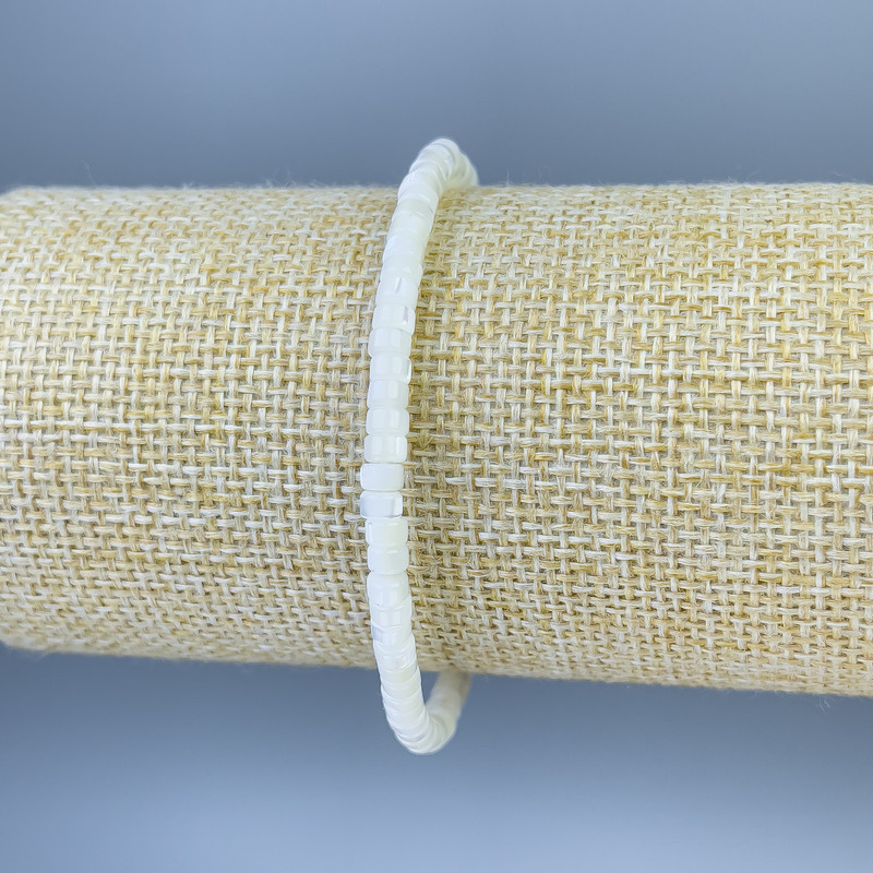 צמיד אם-הפנינה בצורת רונדלים, קוטר 4×2 מ״מ, אורך 18 ס״מ, אלסטי