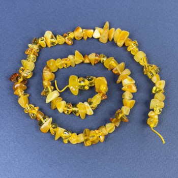 חרוזי ענבר גרגריים 7–10 מ״מ על חוט, אורך 39 ס״מ