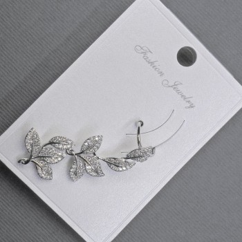 עגיל קאף לאוזן ממתכת כסף בהירה 14×38mm ± אבני זירקון לבנות