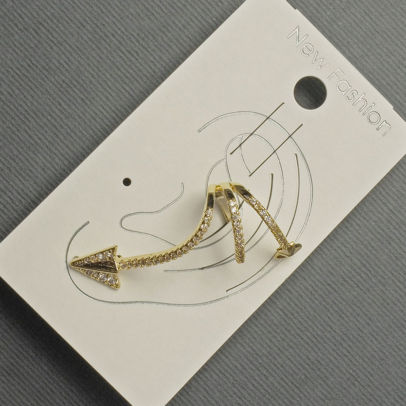 עגיל-קאף לאוזן מזהב מתכת 15×35 מ״מ +- סטרס לבנים