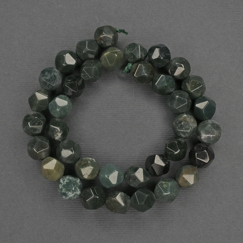 חרוזים יאשמה ירוקה בצורת רב-פנים, קוטר 10mm± על חוט, אורך 37cm+