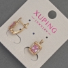 עגילים Xuping עם זירקונים לבנים וקריסטל ורוד, קוטר 8 מ"م, אורך 14 מ"م, ציפוי זהב 18K
