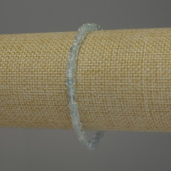 צמיד טופז טבעי – אבן מגולפת בצורת קוביה, קוטר 4×4 מ״מ, אורך 18 ס״מ, סטרץ'