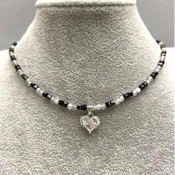 צ'וקר טורמלין ולברדור – קוביה מחוספנת 3 מ"מ +/- עם תליון לב 12 מ"מ +/- אורך 38 מ"מ +/- עם סגר להארכת שרשרת