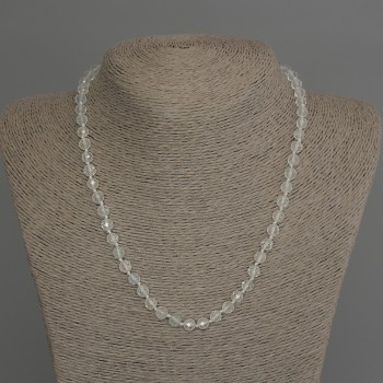 שרשרת טופז וקריסטל ההרים – חרוזים מחוספי זוויות בקוטר כ-6 מ״מ, אורך כ-45 ס״מ עם סגר