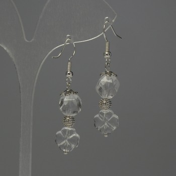 עגילים מקריסטל הרי מרוב-פנים, קוטר 10×8 מ״מ, תליון בצורת עלה של שלושה עלים 10 מ״מ, אורך 44 מ״מ