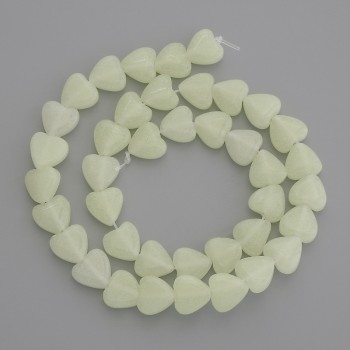 חרוזי אוניקס בצורת לב 10×10 מ״מ ± על חוט, אורך 36 ס״מ+