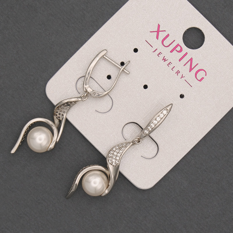עגילי Xuping בציפוי רודיום עם פנינה, קוטר 8 מ״מ וזוהר של אבני זרקון לבנות, אורך 36 מ״מ +