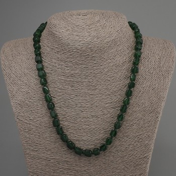 שרשרת חרוזי כריזופרז בצורת קוביה, קוטר 7 מ״מ ±, אורך 50 מ״מ ±, עם סגר