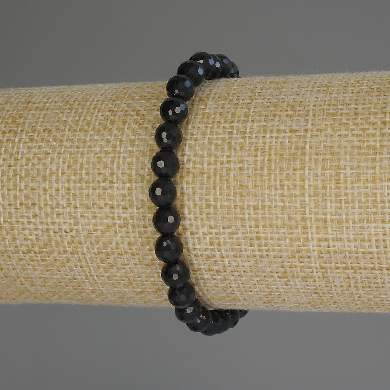 צמיד טורמלין עם חרוזים מחוספים, בקוטר 6 מ״מ, אורך 18 ס״מ (אלסטי)