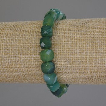 צמיד א agat מגולף בצורת קוביה, קוטר כ-8.5 מ״מ, אורך 18 ס״מ, בסיס סטרץ גמיש