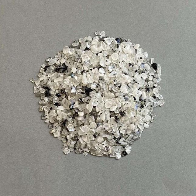 אבן טבעית אדולר שבבים ללא חור 3-9x3 mm ± (לפי 100 g ±)