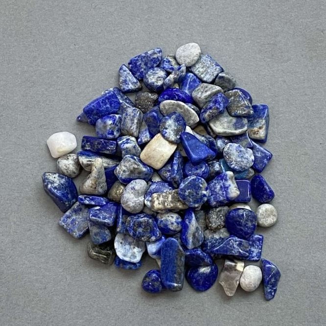 סודאלייט טבעי חתיכת ללא חור 7–14×5–7 mm (ל-100 גרם)