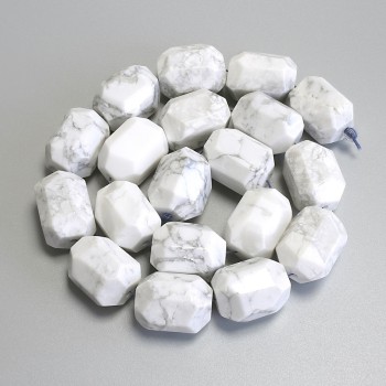 חרוזי קאולונג מרובי-פנים, קוטר 18–21×14–16 מ״מ ± על החוט, אורך כ-38 ס״מ