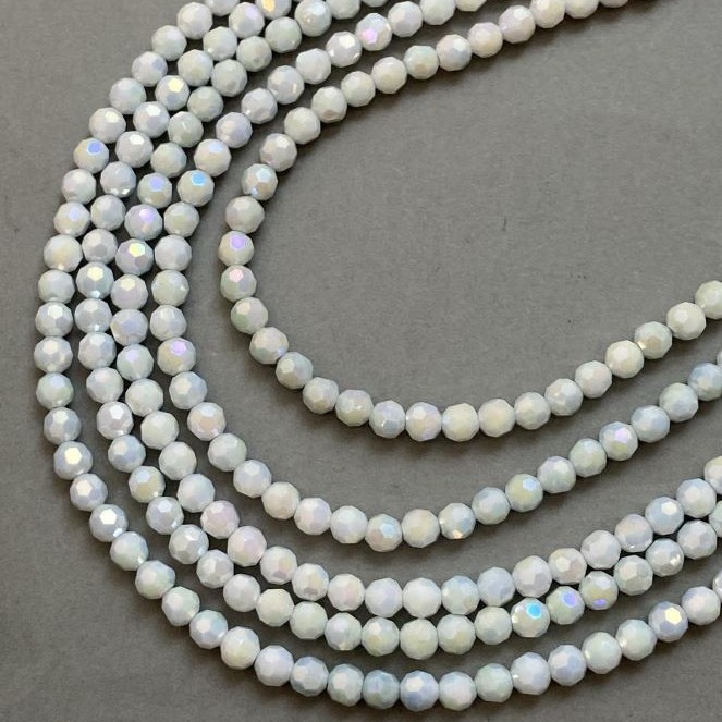 חרוזי קריסטל צ'כי כחול בהיר מרובה גוונים על חוט, כדור מגולף, קוטר 6 מ"מ, אורך 38 ס"מ