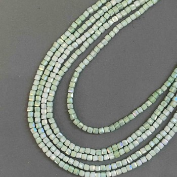 חרוזי קריסטל צ'כי בצבע ירק סלט עם ציפוי בנזין על חוט, צורה קובייתית מחוספנת, קוטר 4×4 מ״מ, אורך 38 ס״מ