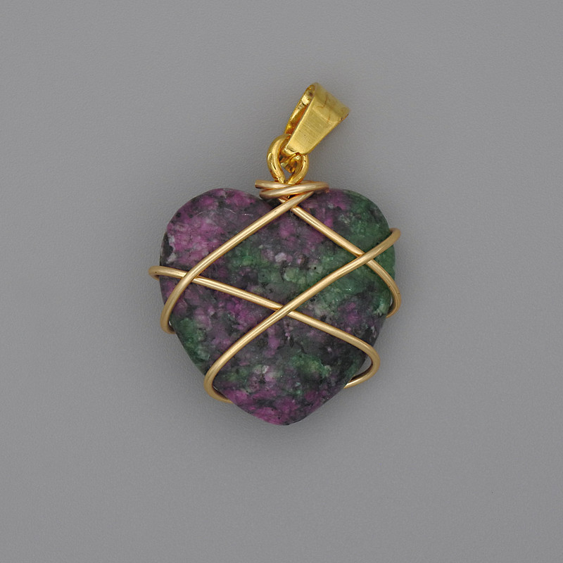 תליון לב Zoisite עטוף בחוט, 21×21 מ״מ, קוטר 30 מ״מ+