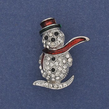 סיכת דש איש שלג אמייל עם זרקונים לבנים ומתכת כסופה 32×22 מ״מ +