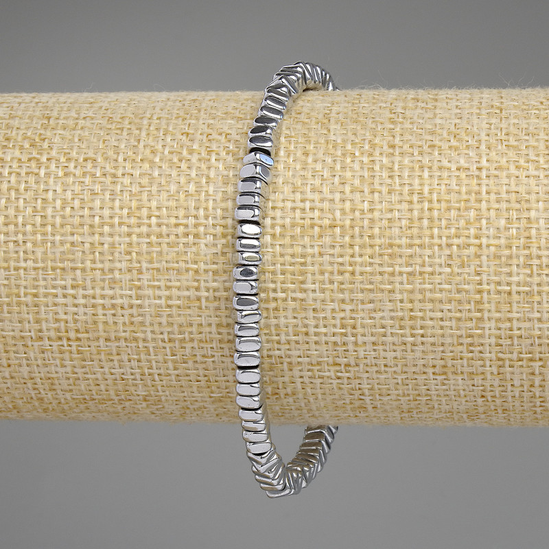 צמיד המטיט בצבע כסף מרובעי רונדלים 4×2 מ״מ, אורך 18 ס״מ, אלסטי