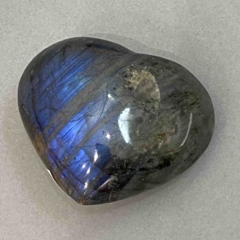 אבן מזכרת לאברדורייט בצורת לב 54×46×25 מ״מ ± משקל החל מ-85 גרם