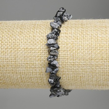 צמיד אובסידיאן שלג – פתיטי אבן בגדלים 6–9×2–4 מ״מ, אורך 18 ס״מ, סטרץ