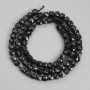 הנחה! חרוזי טורמלין שחור מלוטשים בצורת קוביה, קוטר 4×4 מ״מ ± על החוט, אורך 39 ס״מ+