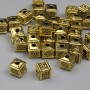 אביזרי חרוז-הוספה בצבע זהב, קוטר 5×5 מ״מ, פתח כ-1.5 מ״מ, אריזה 20 גרם (~36 יחידות)