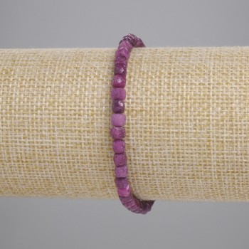 צמיד אודם חצוב — קוביות 4×4 מ"מ ±, אורך 18 ס"מ ±, סטרץ