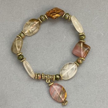 צמיד חלצידון וישמה מרובע, קוטר 14 מ״מ +- אובלי 18×13 מ״מ +- ישמה רונדל 6×3 מ״מ +- עם תוספות מתכת, אורך 18 ס״מ +- אלסטי