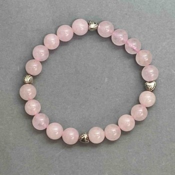 צמיד קוורץ ורוד עם חרוזים חלקים בקוטר 8 מ״מ ± עם תוספות מתכת, אורך 18 ס״מ ± סטרץ'