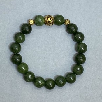 צמיד ג'יידייט – חרזים בקוטר כ-10 מ״מ ±, עם תוספות מתכת, אורך 18 ס״מ ±, אלסטי