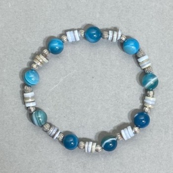 צמיד אגט חלקים בקוטר כ-8 מ״מ ± תוספת מתכת 5×2 מ״מ ± אורך 18 ס״מ ± אלסטי