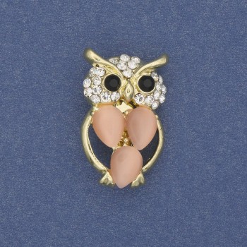 סיכת ינשוף עם עין החתול וזירקונים לבנים במתכת זהובה, קוטר 15 מ״מ ±, אורך 25 מ״מ ±