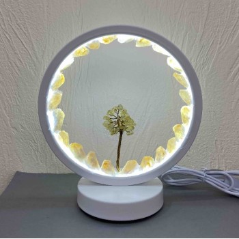 מנורת לילה מציטרין לא מלוטש במסגרת מתכתית בצבע לבן, קוטר 18 ס״מ +/- כבל USB