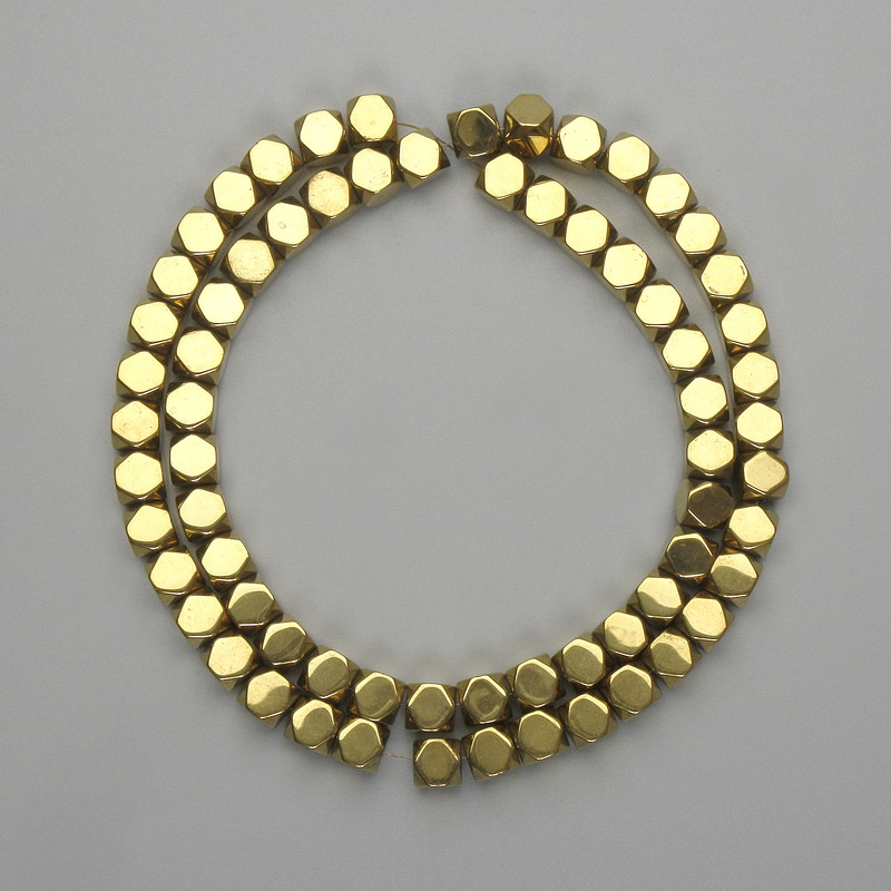 חרוזי המטיט מרובי-פנים 5,5×5,5 mm+- צבע זהב, אורך 39 cm+