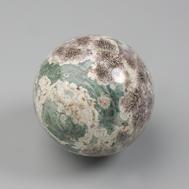 כדור מזכרות מאבן טבעית אגט פרחוני, קוטר 43–60 מ״מ ± משקל החל מ-100 גרם. (מחיר ל-100 גרם)