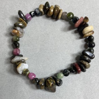 צמיד מגוון גרגרי אבן טבעית 7–12×2–5 מ״מ ± אלמנטים מלוטשים 5–9×5 מ״מ ±, אורך 18 ס״מ ± סטרץ'